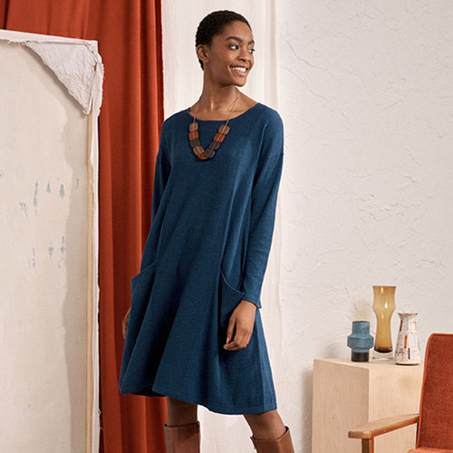 英伦se@s@1t 女款  羊毛混纺船领宽松落肩针织连衣裙 F844