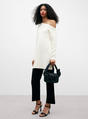 西班牙极简设计师 女款 不规则露肩简约下开叉宽松针织衫 D212