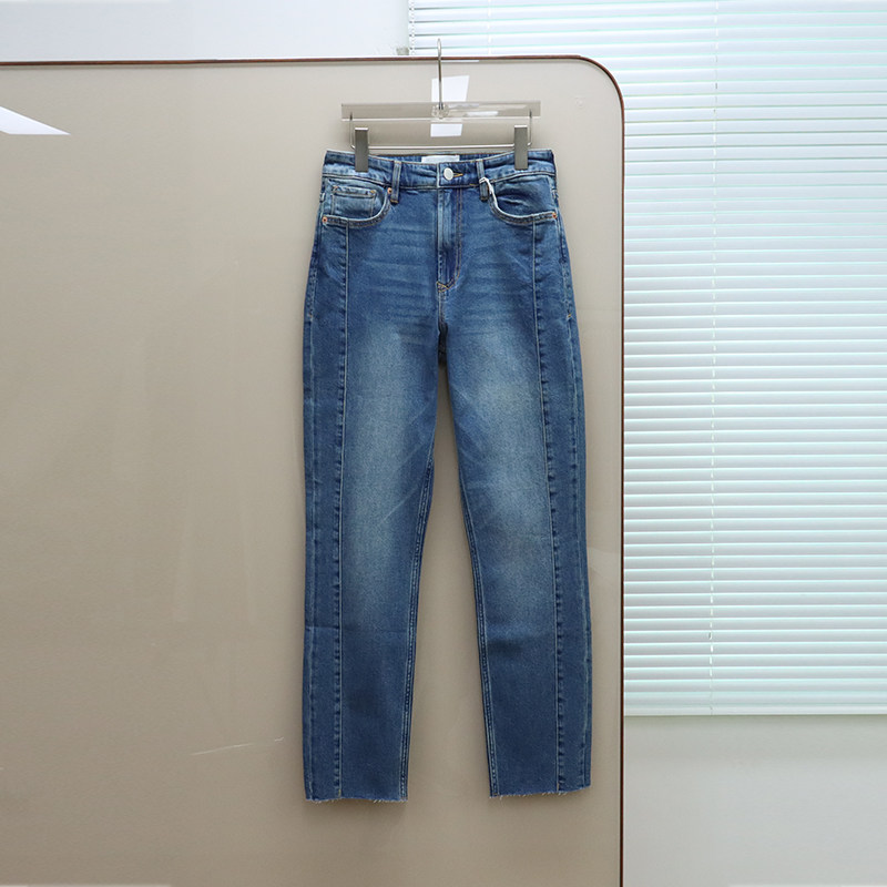 美式丹宁DJ 女款 蓝色洗水剪边锥形牛仔裤 F635