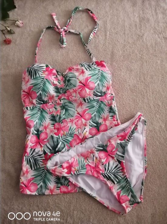 修身显瘦性感背心聚拢保守泳衣