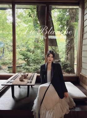 La Blanche财阀暗黑立体玫瑰冷艳气质百搭开叉设计感黑色西装外套