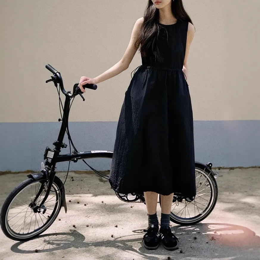 Jicouture“Urbancore”系列背心式机能感连衣裙女直筒收腰半裙子