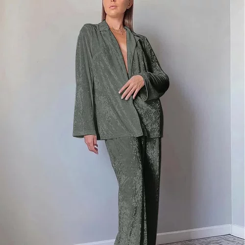 2026 Women's Warm Gold Diamond Velvet Long Sleeve Pajama Set