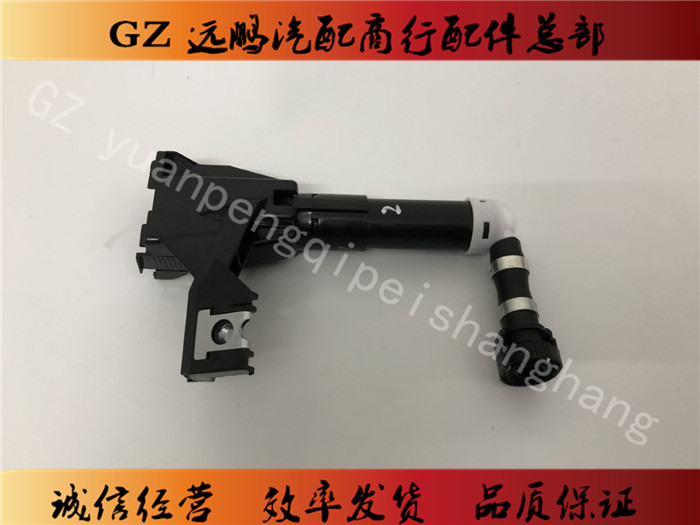 丰田兰德酷路泽LC大灯喷水枪