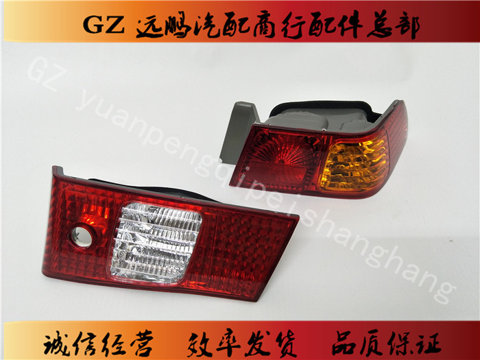 丰田99-2000款佳美2.2后尾灯