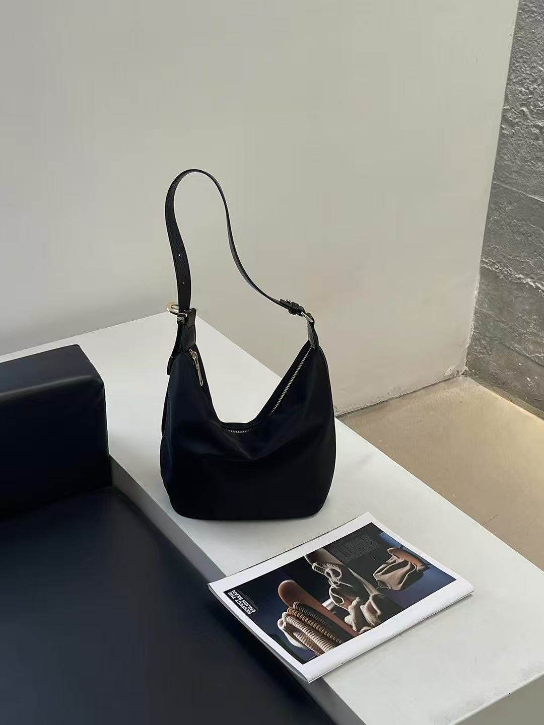 新品时尚尼龙布艺女包单肩腋下斜挎百搭轻便款通勤韩系极简拉链包,箱包皮具/热销女包/男包,通用款女包,淘宝优惠券,粉丝福利购,淘宝优惠卷