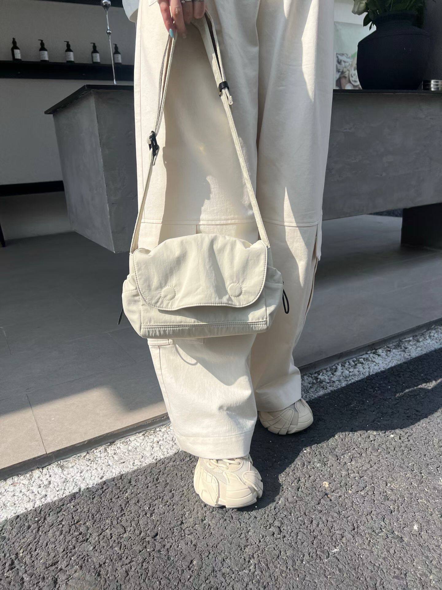 新品时尚小众韩版单肩斜挎布艺女包百搭轻便软大容量通勤出街出游