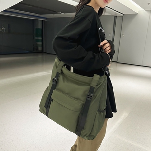 大容量单肩斜挎包男款初中生高中生上课补习包手提帆布袋女款轻便