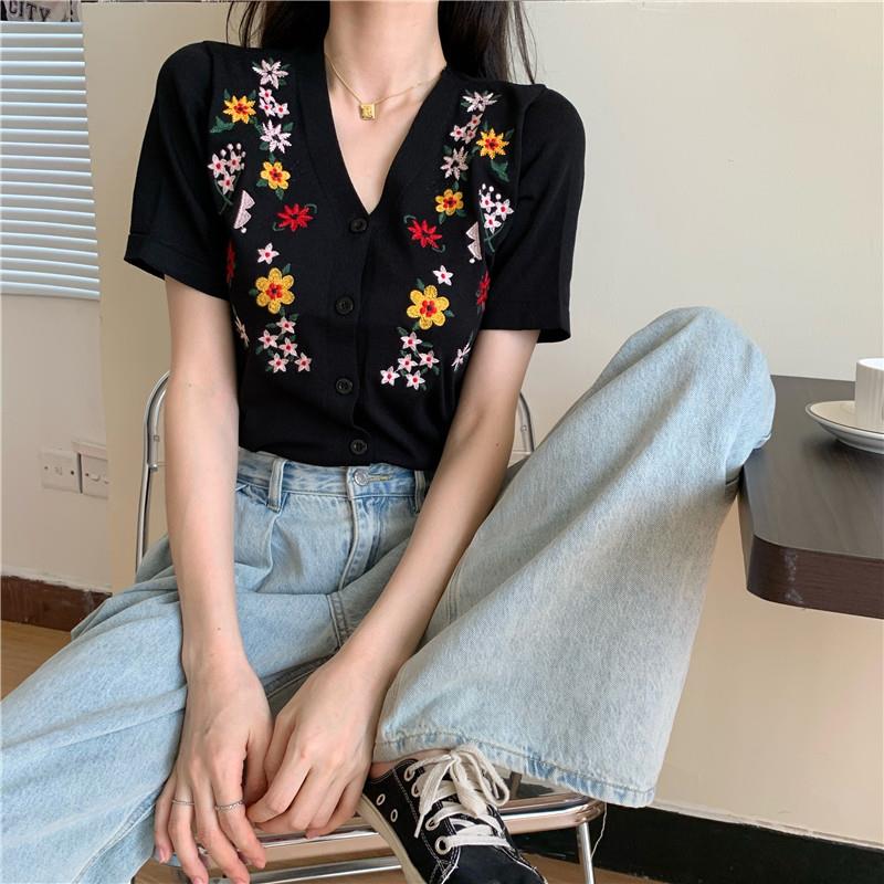 学院风花朵刺绣冰丝针织短袖开衫女夏季别致独特t恤绝美辣妹上衣