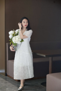 清仓！ODDPAGES V领宽松白色肌理盐缩棉少女感cos连衣裙