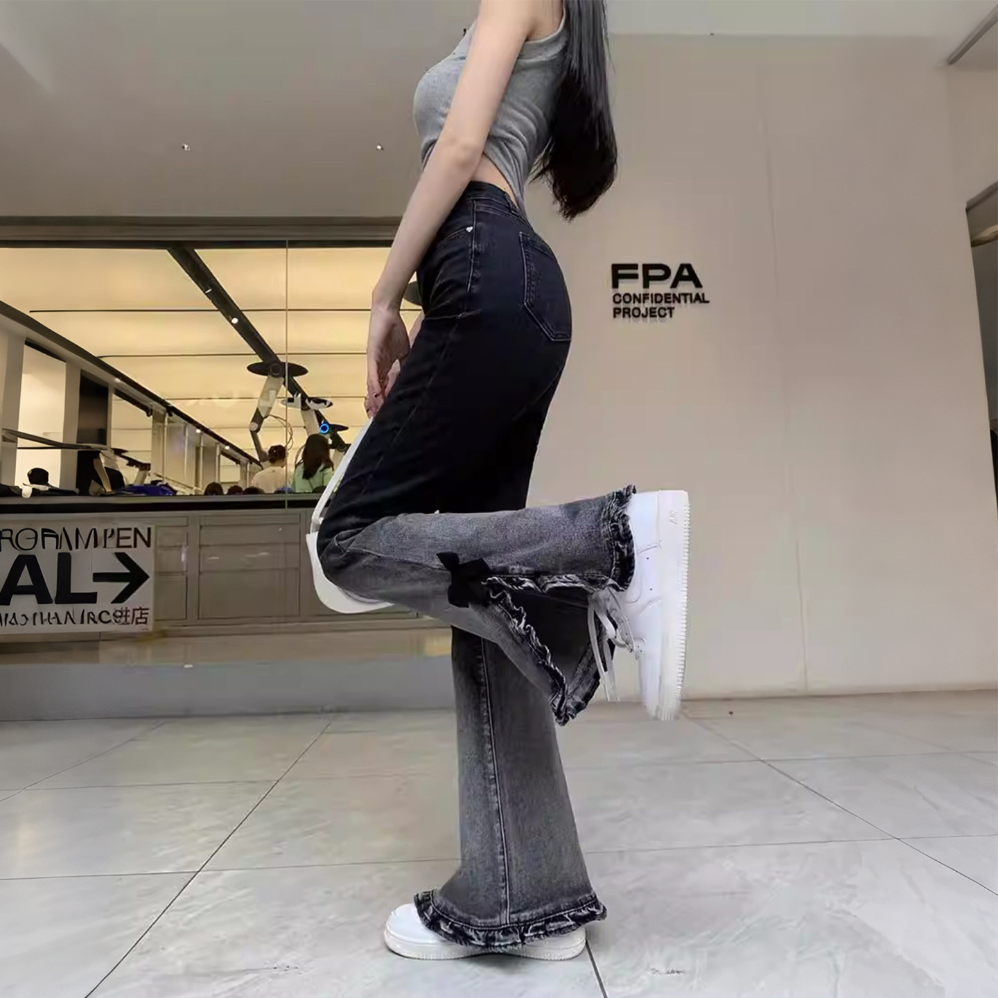大码女装胖mm水洗渐变高腰木耳边牛仔喇叭裤女显瘦黑色设计感裤子