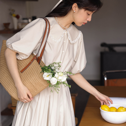 若溯法式花边娃娃领短袖连衣裙女2024新款夏季复古收腰百褶长裙