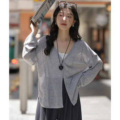觅定灰色薄款V领外搭针织