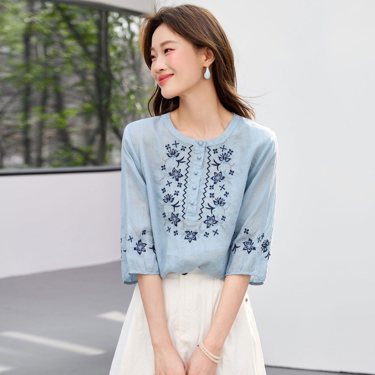高端民族风中袖苎麻衬衫女夏季圆领T恤宽松亚麻半袖衬衣刺绣小衫