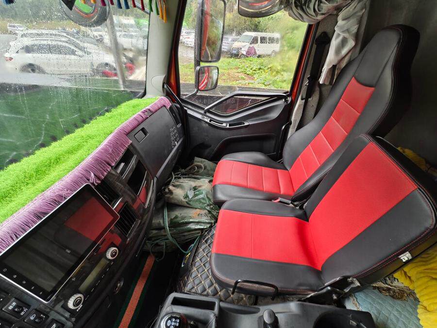 4月8日黔西南州解放牌重型仓栅式货车一辆(车牌号：贵EB8702）网络拍卖公告