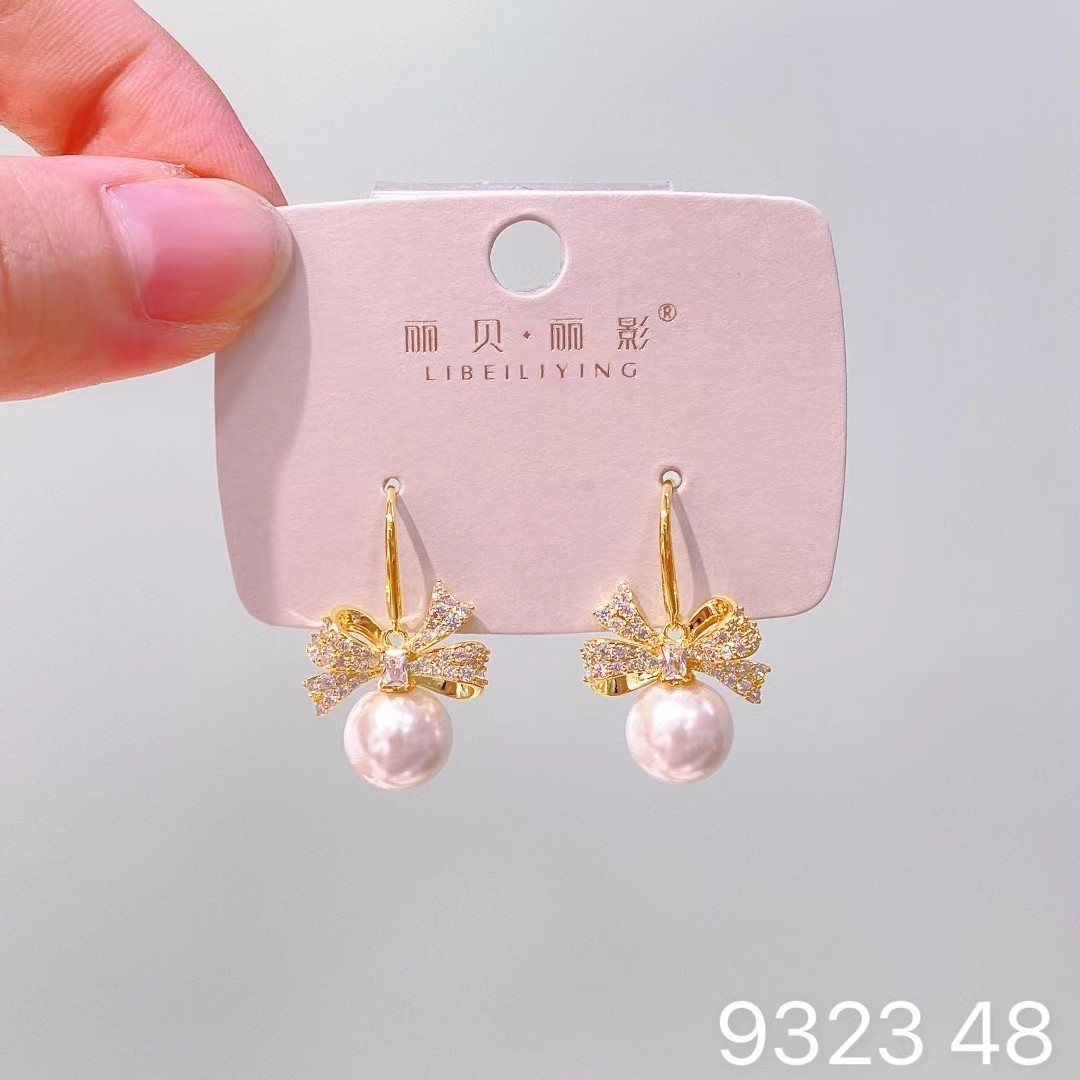 丽银新款丽贝丽防过敏挂钩蝴蝶结珍珠吊坠白珠吊坠耳环百搭女耳饰
