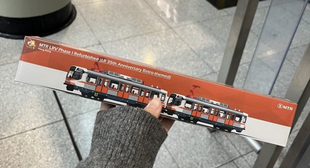 港铁迷你合金列车-复刻主题轻铁两节车厢版