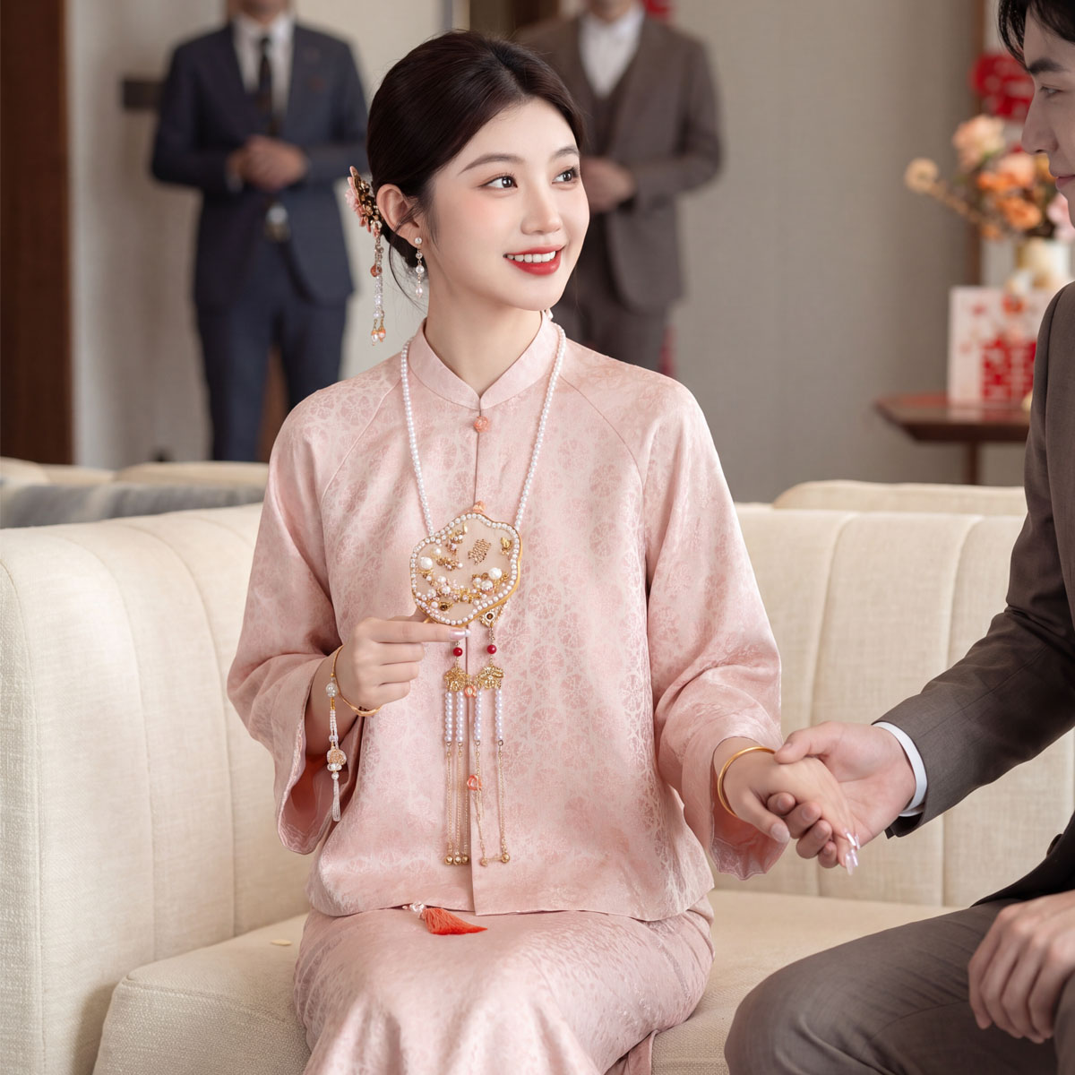 艾诗霓《蒹葭》新中式旗袍套装订婚礼裙敬酒服2026新娘长袖晨袍秋