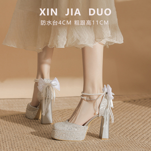 贵妇高跟鞋轻奢高级感秀禾两穿婚鞋粗跟凉鞋配裙子银色玛丽珍女鞋