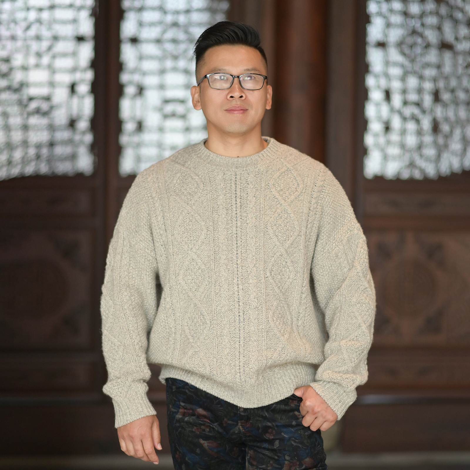 宽松大版纯羊毛圆领绞花毛衣加厚