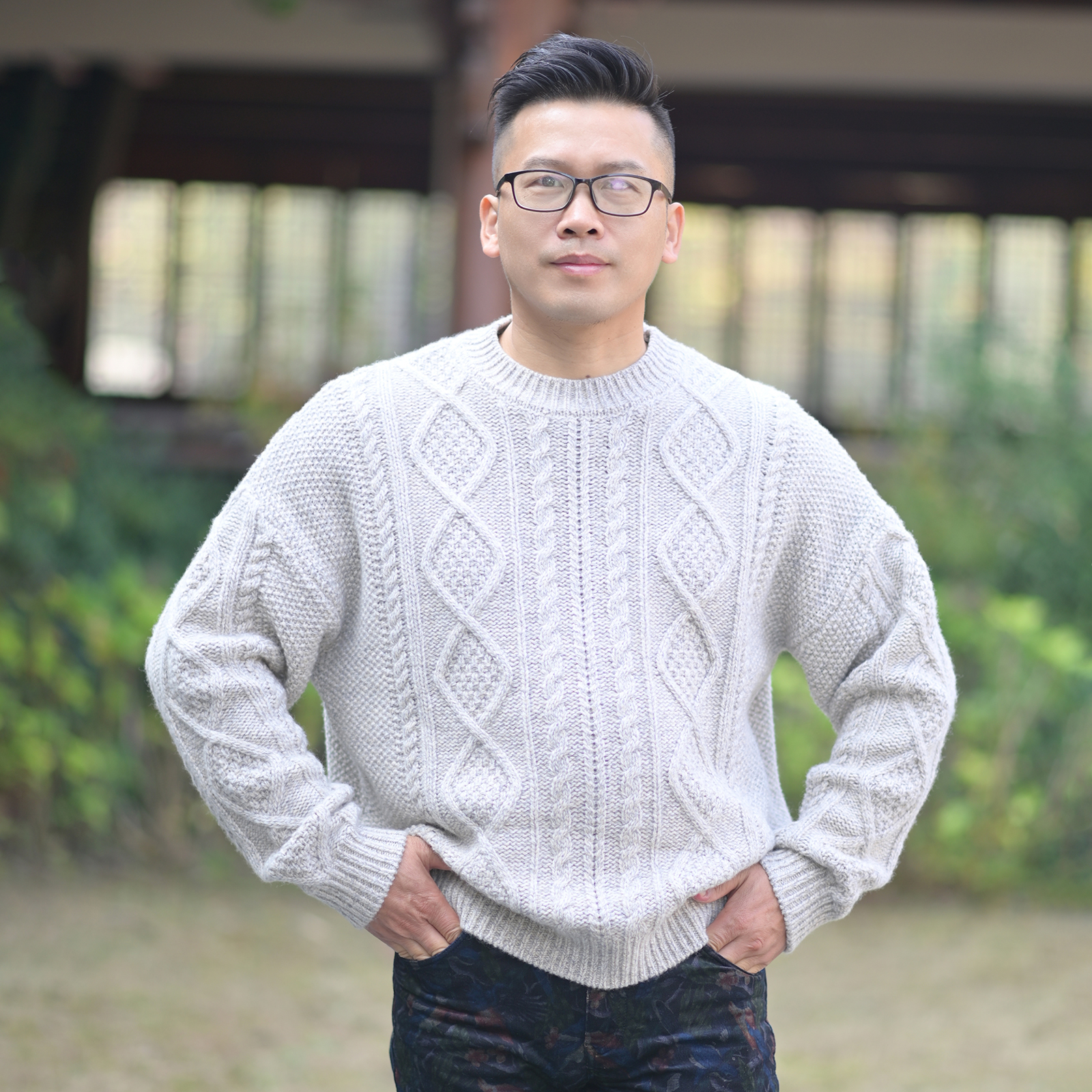 宽松大版纯羊毛圆领绞花毛衣加厚