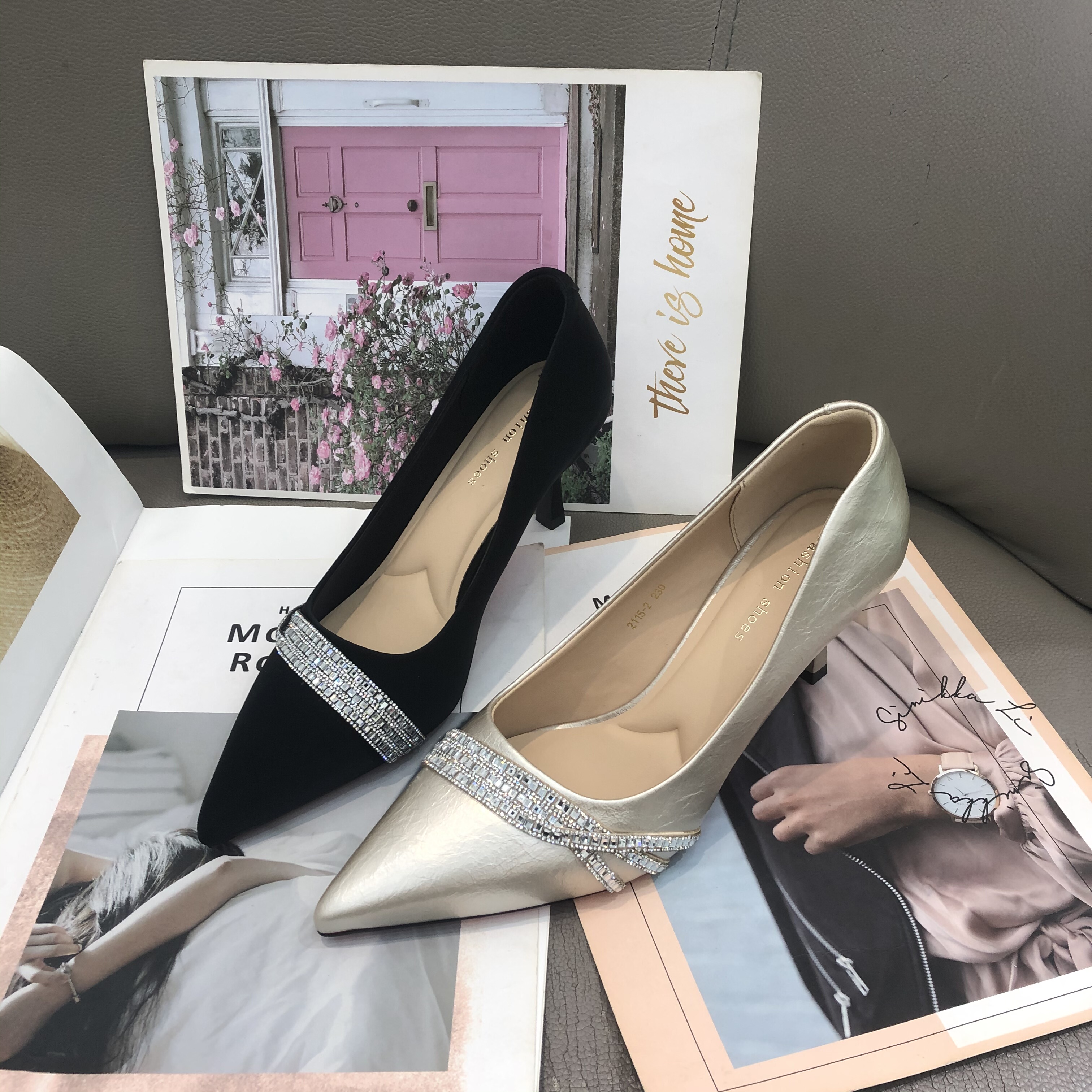 高级感水钻尖头黑色高跟鞋2026新款时尚法式气质优雅细跟浅口单鞋