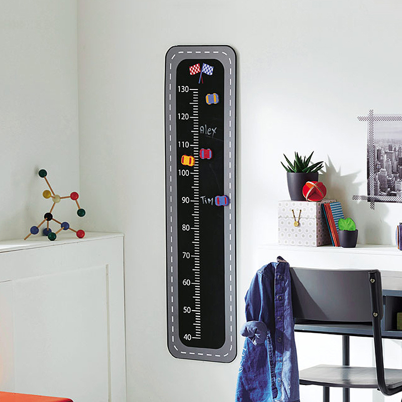 儿童房身高尺，记录孩子的成长。