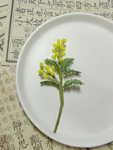 拈花记手作*微钩羽叶金合欢胸针小众饰品中里