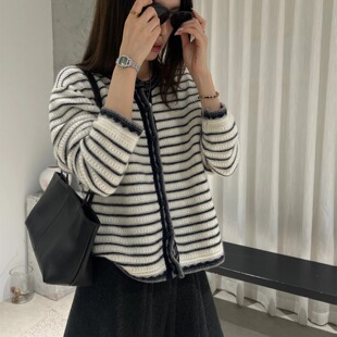 复古黑白条纹撞色单排扣开襟圆领绵羊毛针织开衫毛衣外套女秋新款