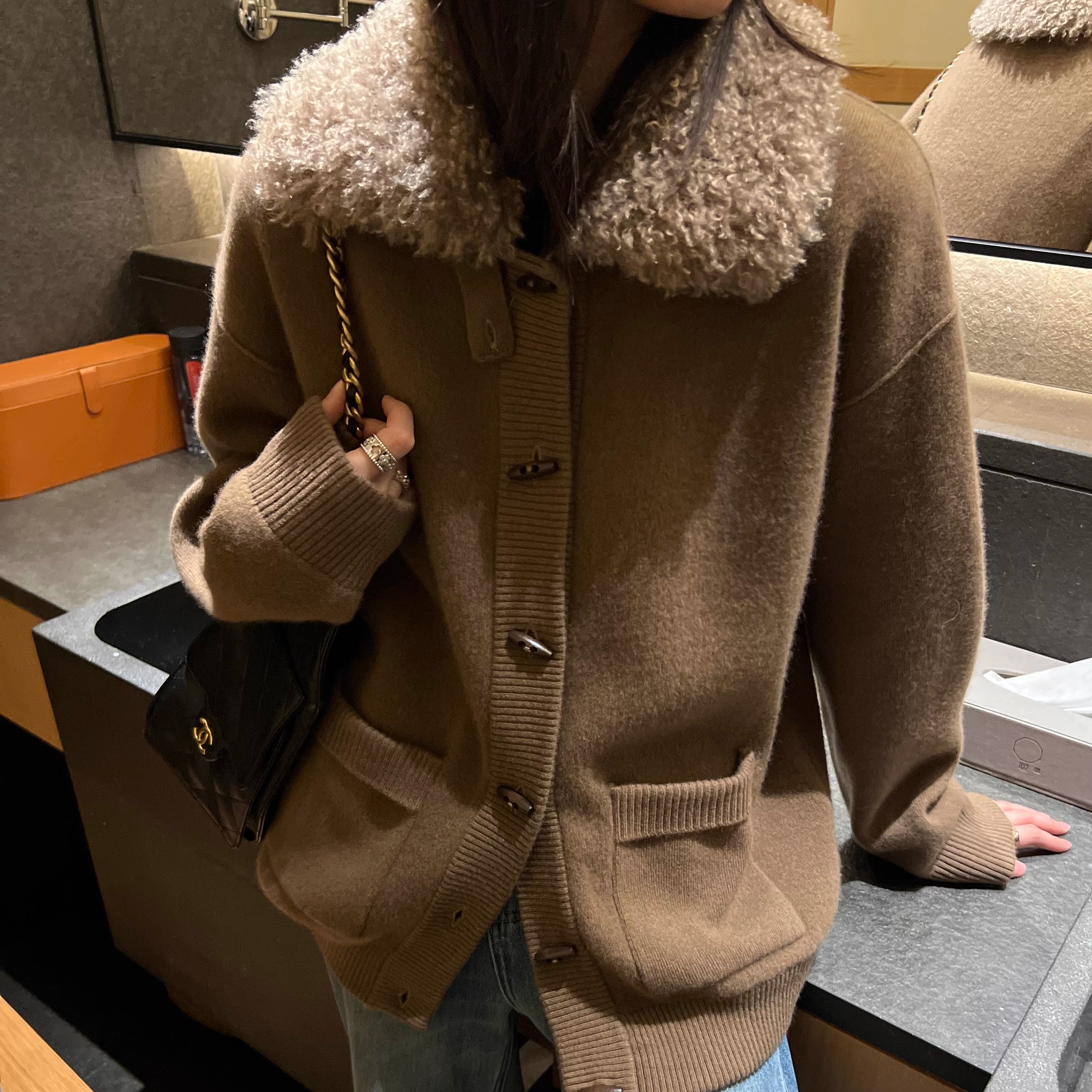 毛毛领牛角扣羊毛毛衣开衫外套