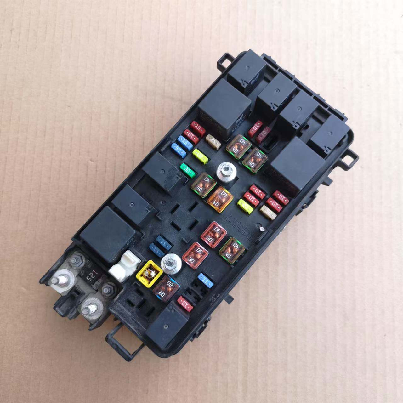 适用于江铃宝典域虎3579 驭胜s350 n352 机舱保险丝盒 继电器