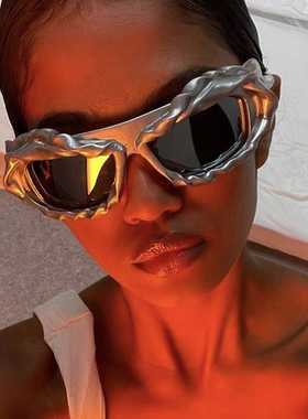 欧美风扭曲独特造型白水银墨镜女