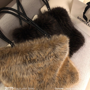 时髦拼皮复古设计感毛毛单肩包女秋季 轻奢高级感气质百搭斜挎大包