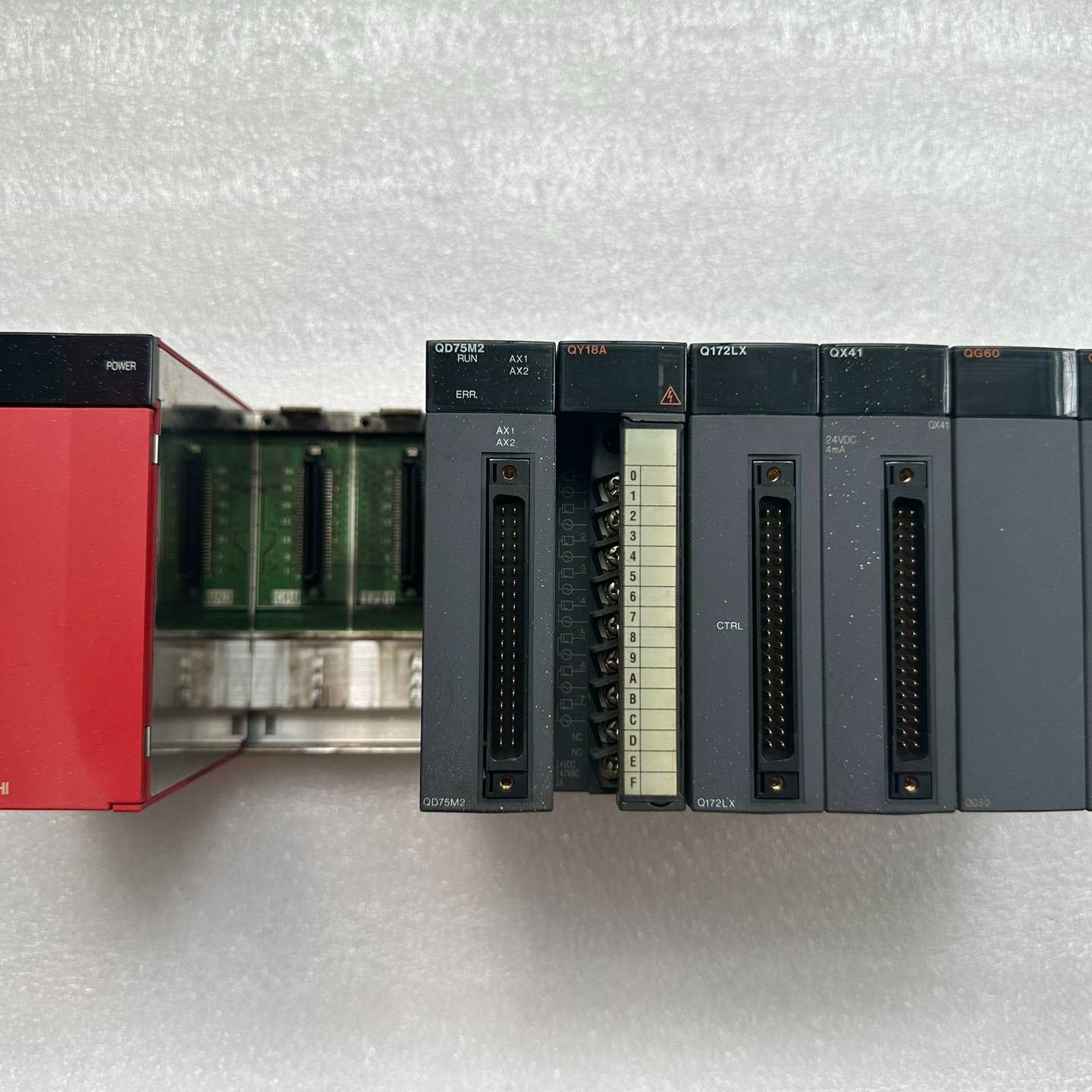 三菱Q系列PLC模块一组Q38B-E Q61P QD75M2