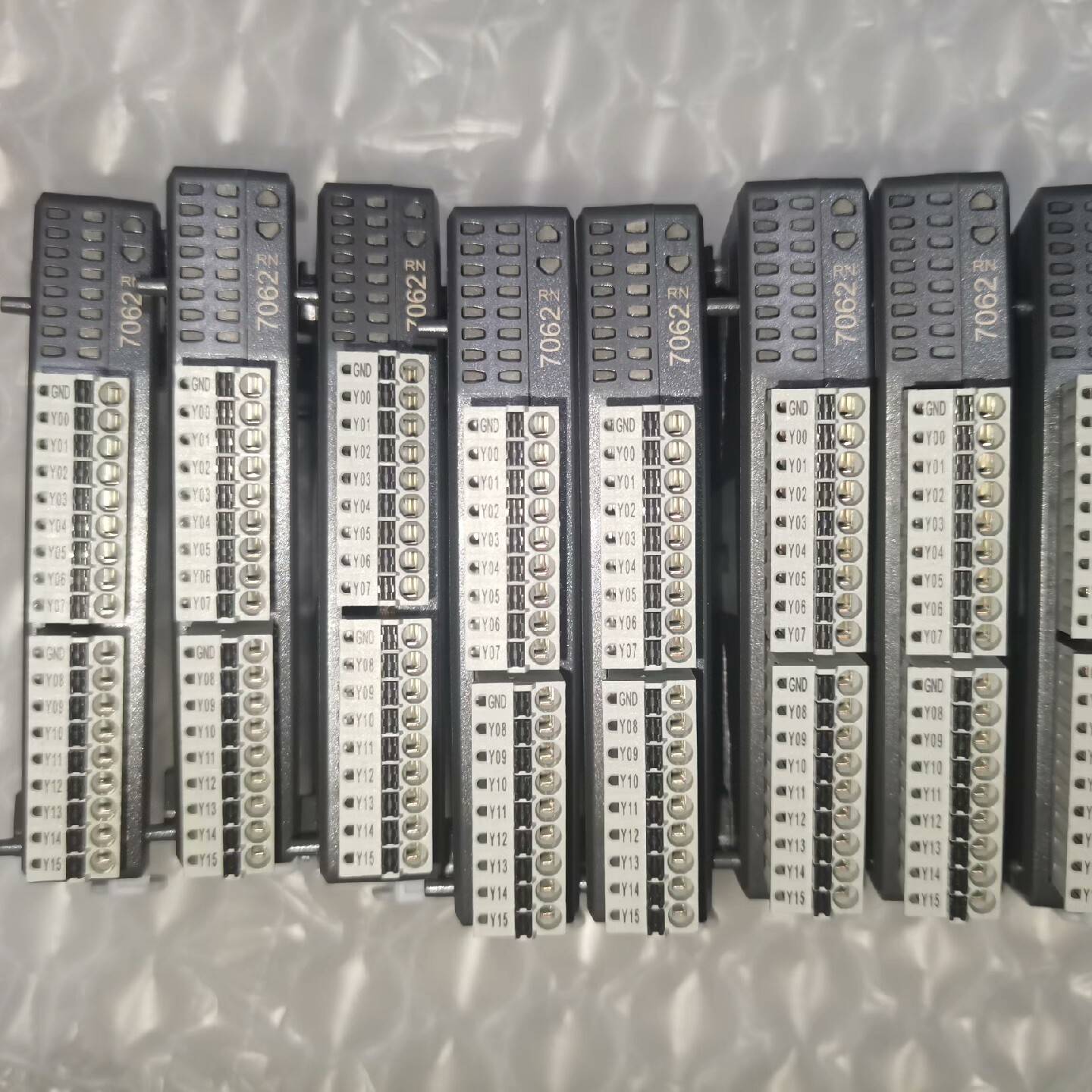 16点输入模块，R1-EC6022D0有6个