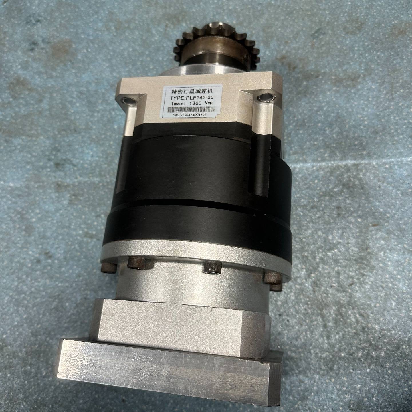 精密行星减速机：PLF142-20。3.6kw电机拆下来的