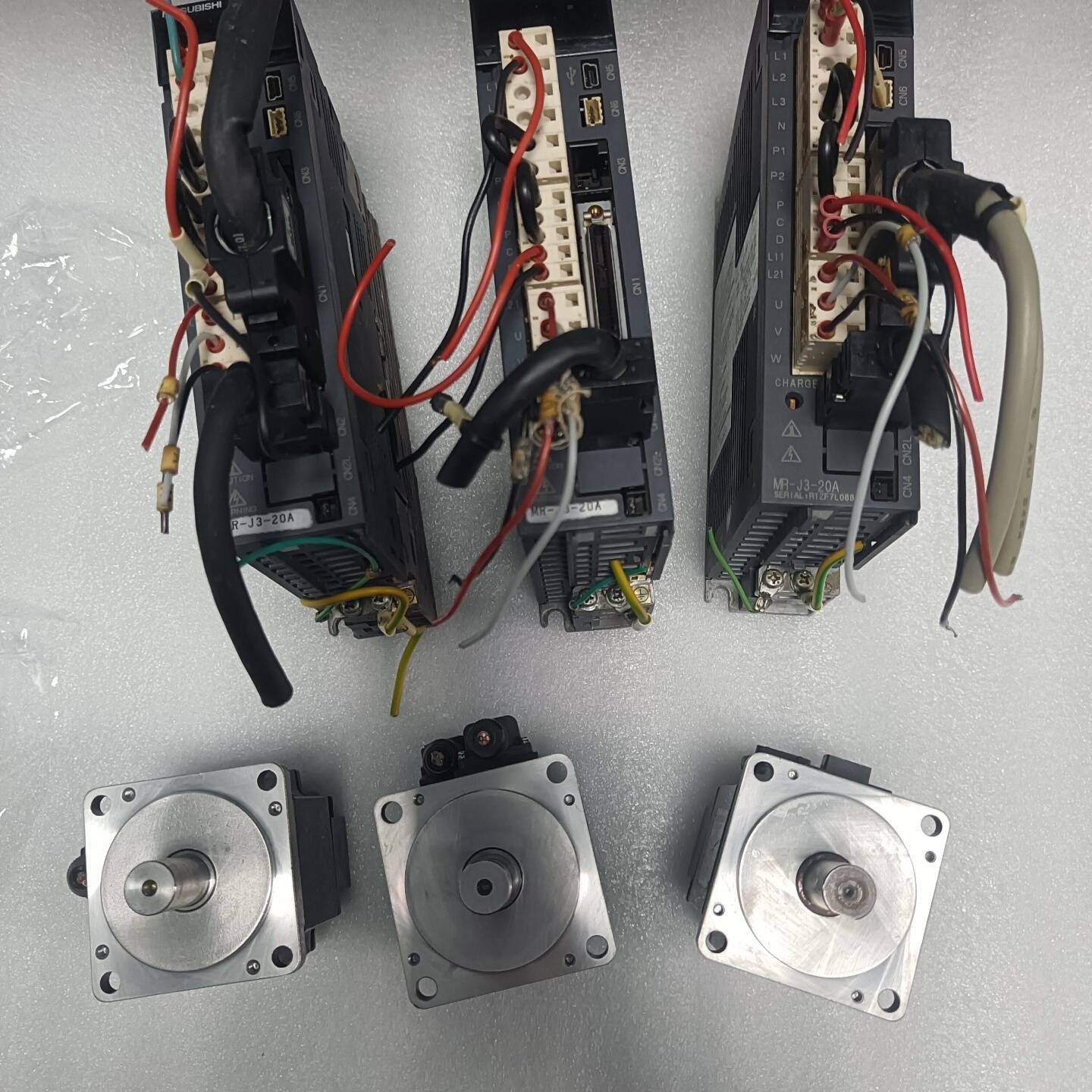 [议价]三菱200W伺服驱动电机，MR-J3-20A/HF-KP23