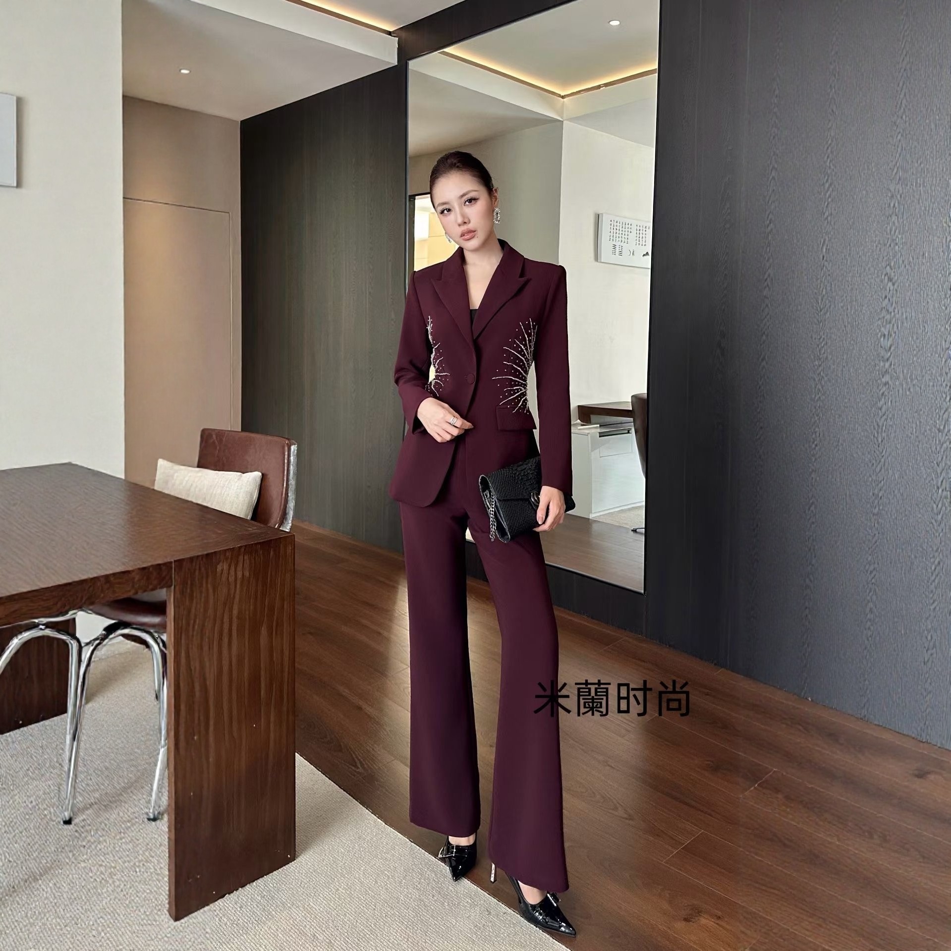 2025秋季正式场合穿搭高级感金线刺绣西装外套配喇叭裤两件套装女