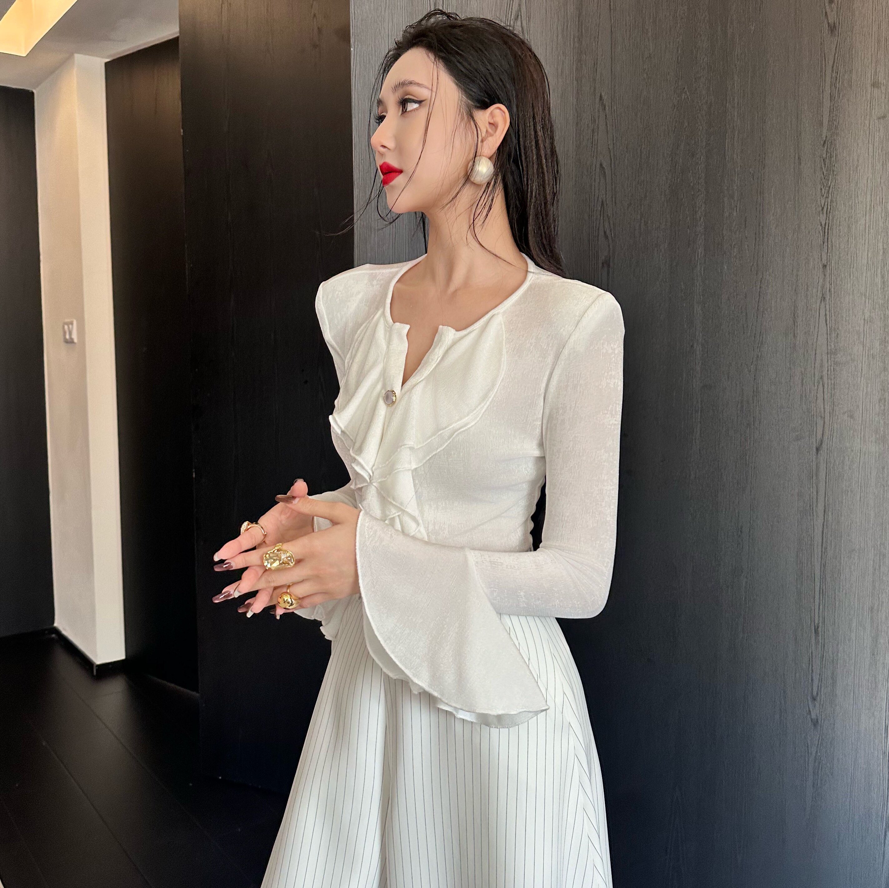 2026春秋季新款气质御姐范高级感荷叶喇叭袖长袖上衣女百搭T恤