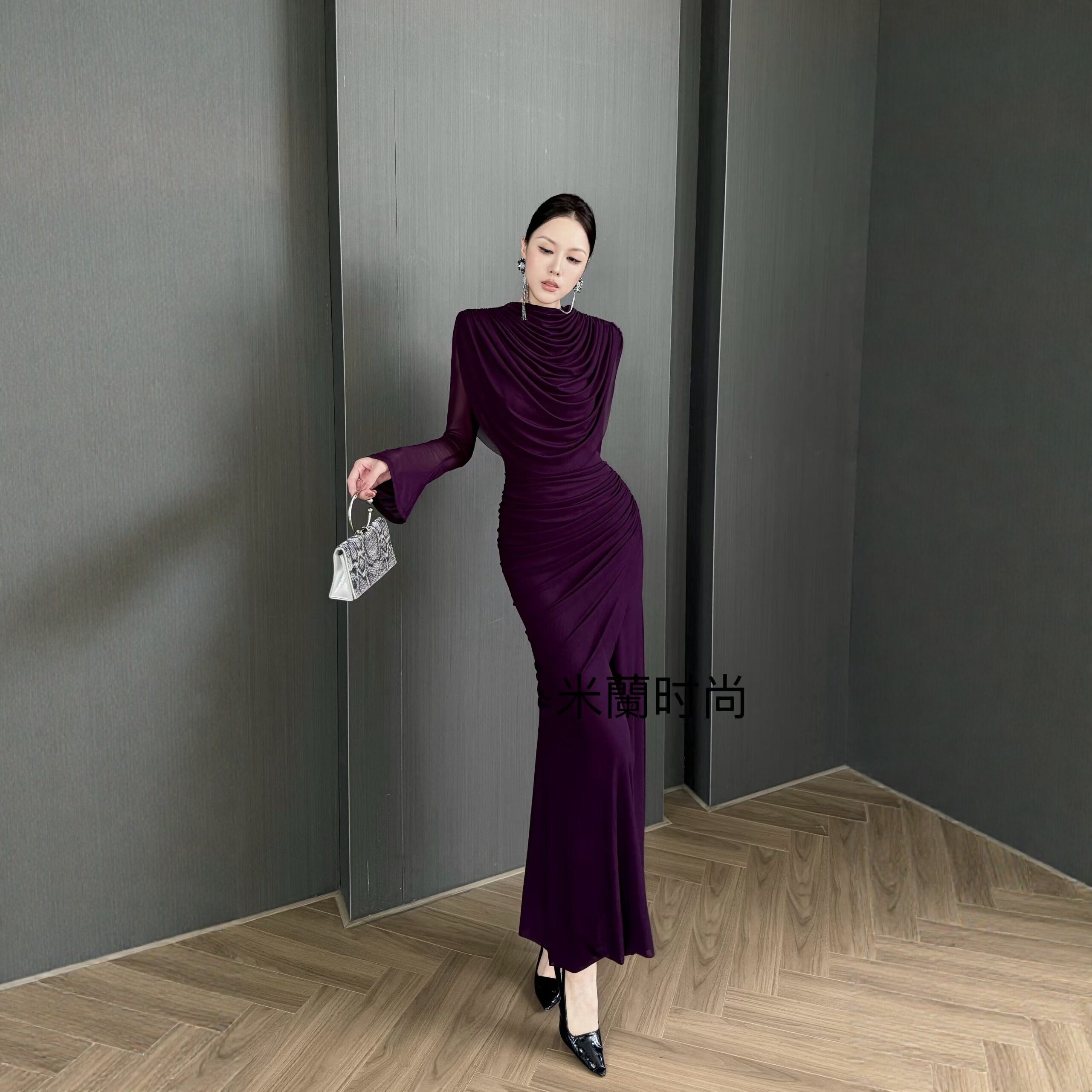高级感气质连衣裙女秋季新款褶皱收腰显瘦长袖鱼尾裙礼服包臀裙子