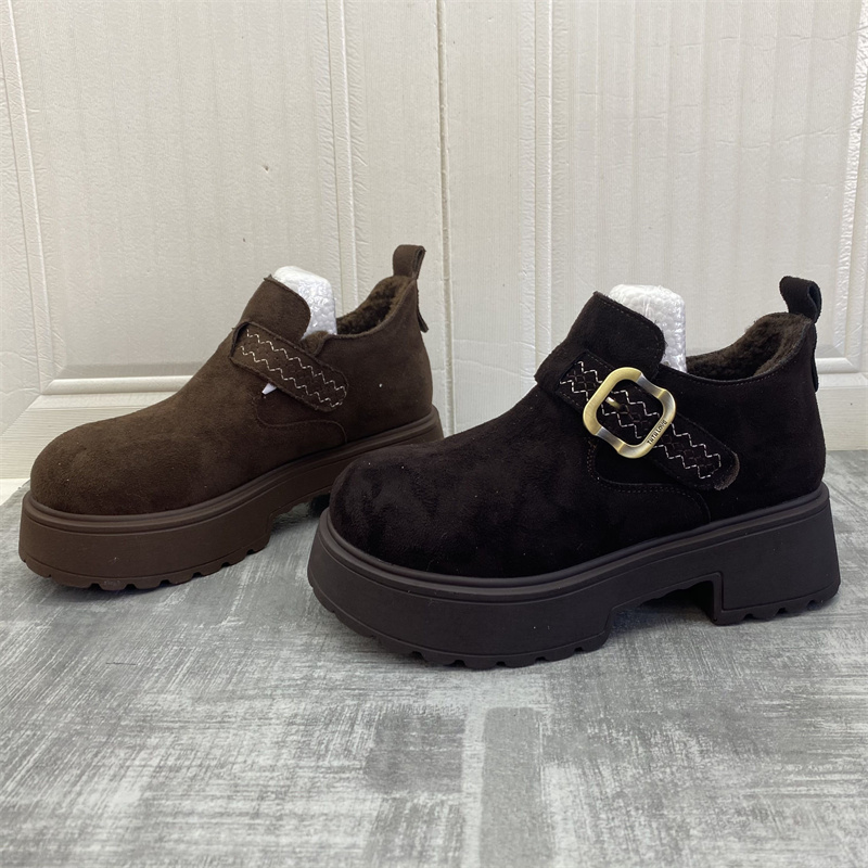 撤柜断码处理女鞋2025冬季款时尚厚底皮带扣休闲魔术贴加绒勃肯鞋