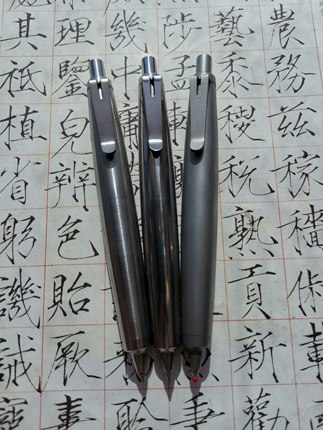 高端钛合金tc4按动中性笔金属笔杆商务办公笔重手感顺滑书写笔