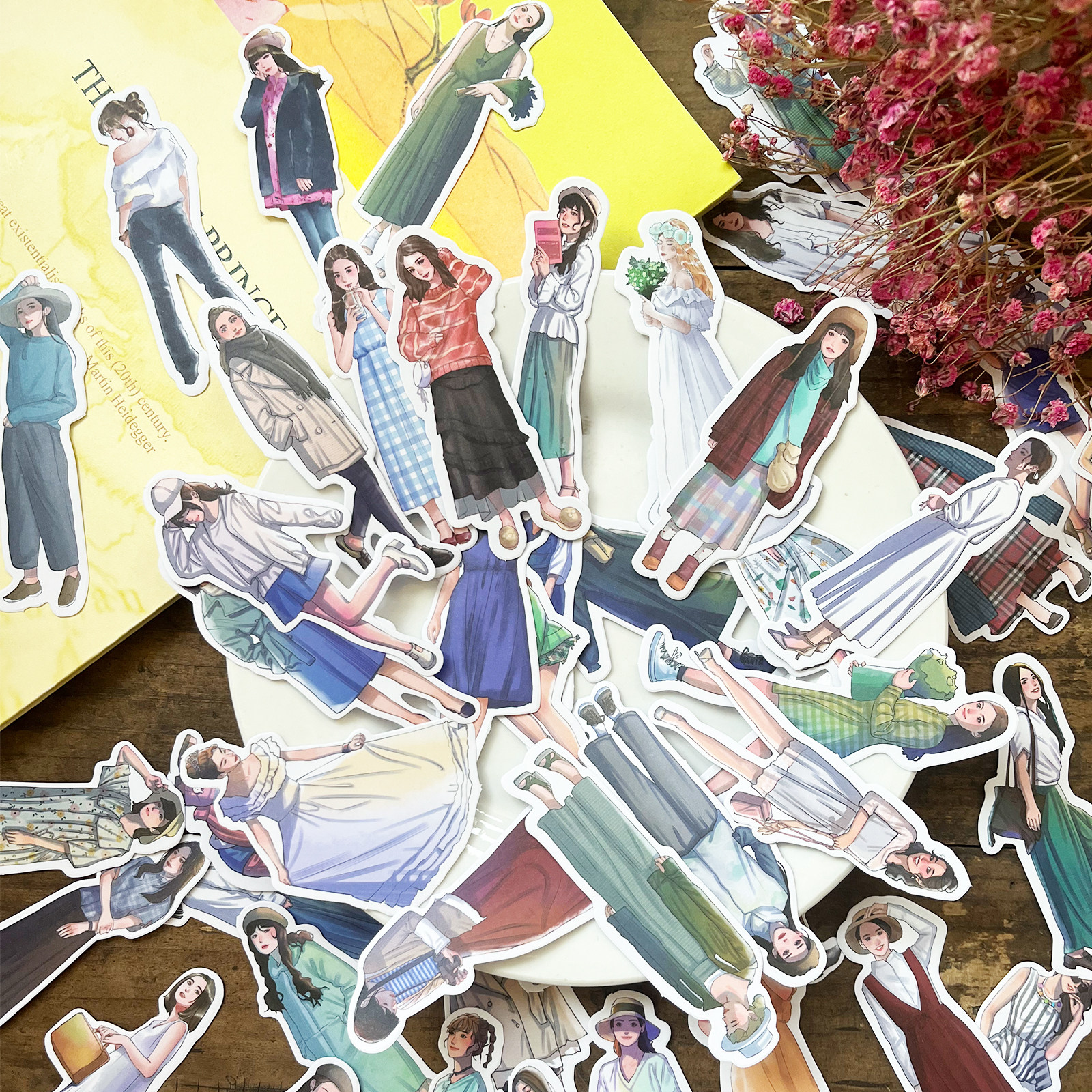 日系人物贴纸盐系卡通可爱邻家街拍女孩时尚服饰穿搭手帐素材贴画