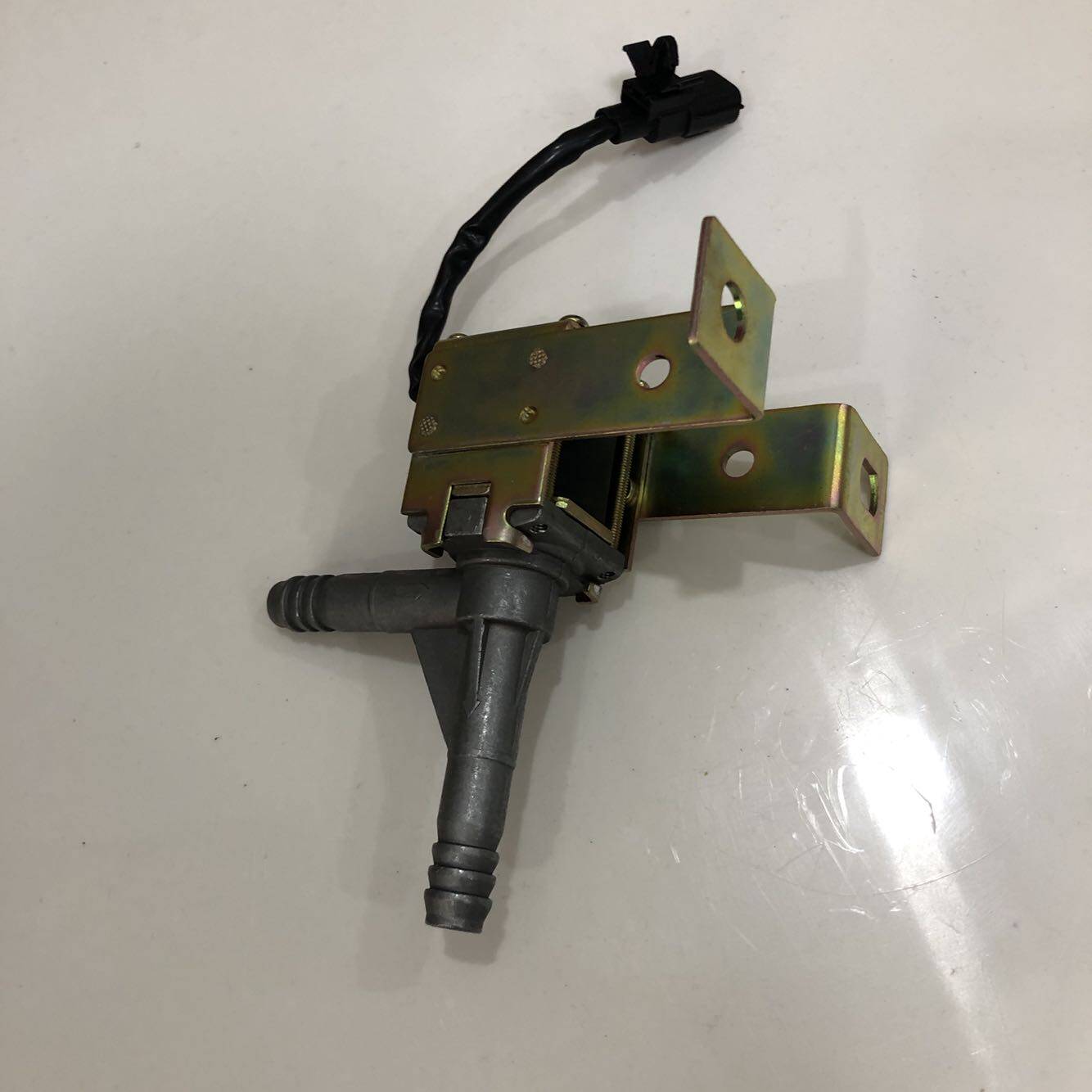 适配欧曼康明斯尿素箱加热电磁阀水加热电磁阀24v l0125250104a0