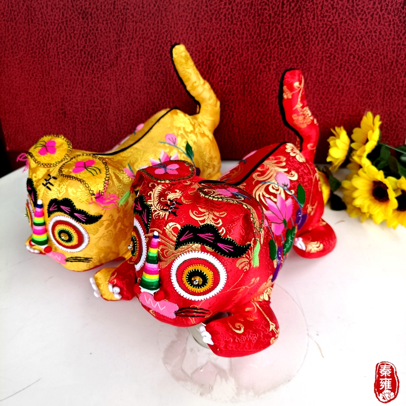 手工绣花布老虎单头虎宝宝满月礼