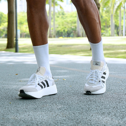 adidas阿迪达斯三叶草男女鞋CITY RNR运动休闲鞋JI0831