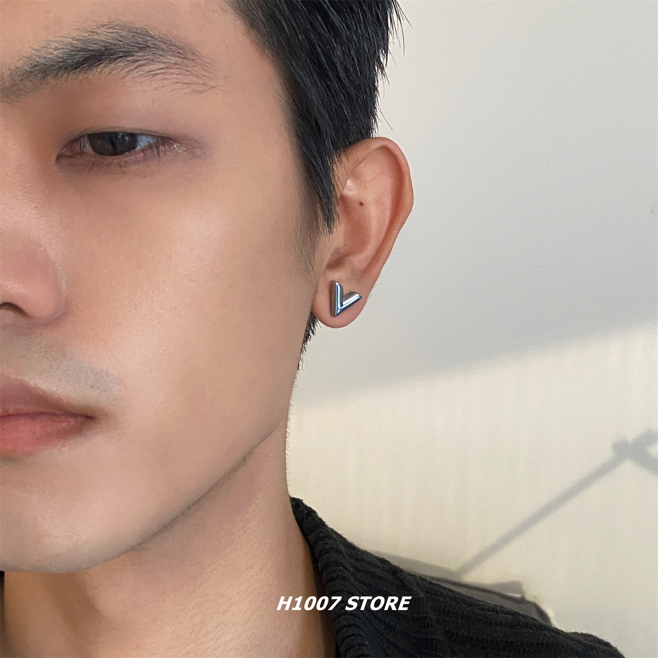 钛钢银色V字男潮耳钉女生耳环轻奢小众设计感耳骨钉2025新款耳饰