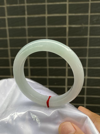糯冰种飘绿天然缅甸翡翠手镯正品女款口径57mm适合全年龄段