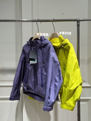 凯时尚冲锋衣外套女款防风防水透气短款连帽登山徒步高级拉链压胶