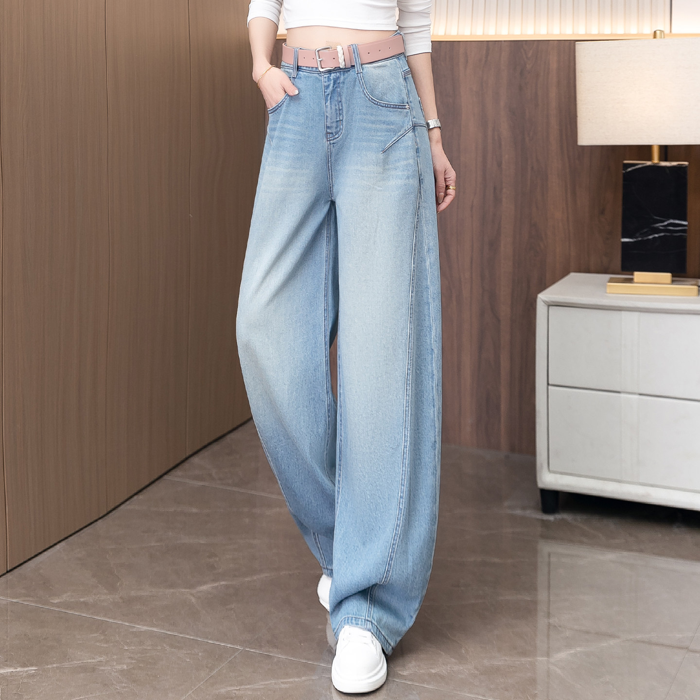 浅色牛仔阔腿弯刀裤女春秋2026新款复古高腰宽松休闲直筒拖地裤子